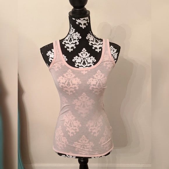 SO Tops - ⭐Light pink tank top